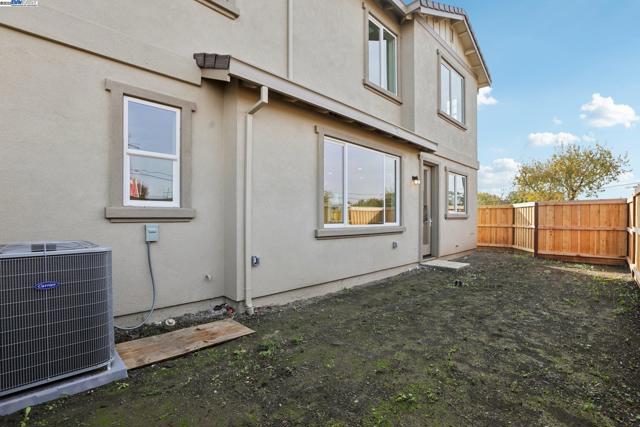 109 Creek View Cir, Fairfield CA: https://media.crmls.org/mediaz/a3e84418-b946-4e28-b26b-dd6249b6cabf.jpg