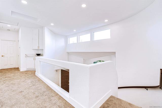4943 Marin Dr, Oceanside CA: https://media.crmls.org/mediaz/a3e85ec2-1148-4d83-9659-383b7c34b5cd.jpg