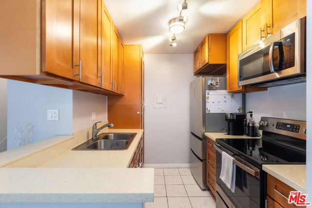 18307 Burbank Boulevard, 120 photo 7