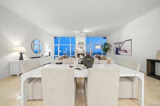 550 Front St, San Diego CA: https://media.crmls.org/mediaz/a3e8af26-5641-48a4-bd88-12e3f318905c.jpg