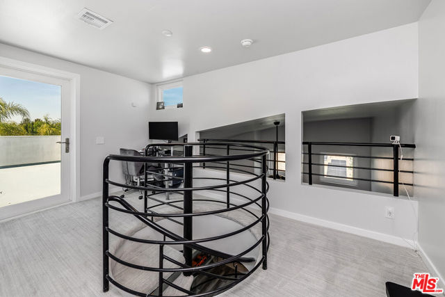 4326 Babcock Avenue, Studio City CA: https://media.crmls.org/mediaz/a3e8dffe-8d4f-4675-b1a9-20dfcc787028.jpg