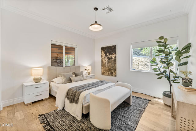 453 Frontenac Avenue, Los Angeles CA: https://media.crmls.org/mediaz/a3e934c5-257f-464d-883c-50e327c1db33.jpg