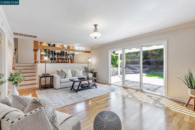 321 Chardonnay Cir, Clayton CA: https://media.crmls.org/mediaz/a3e94ed1-8b75-4206-9a64-7e8bcf9e7f25.jpg