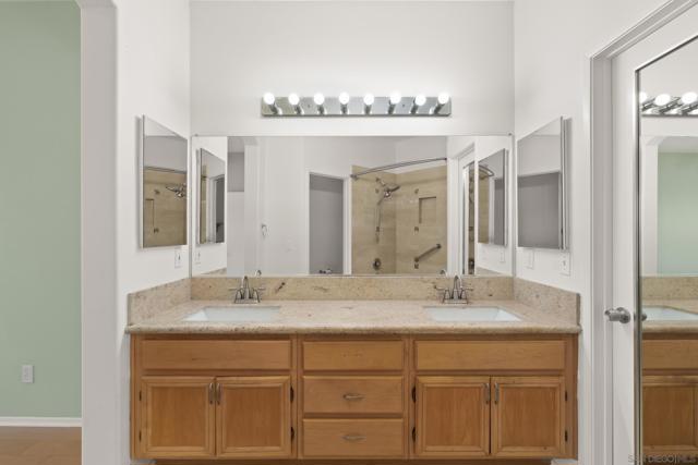 10960 Ivy Hill Dr, San Diego CA: https://media.crmls.org/mediaz/a3eaea35-864c-4938-967f-c92dc15c414a.jpg