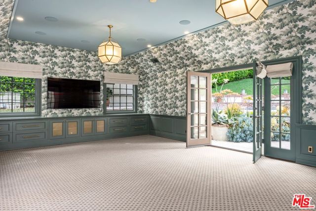 16754 Ashley Oaks, Encino CA: https://media.crmls.org/mediaz/a3eb2eba-8e17-4666-980d-6a192a9f2c22.jpg