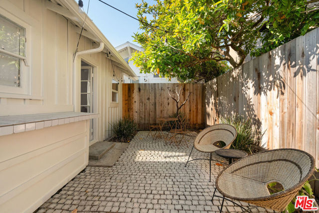 522 Altair Place, Venice CA: https://media.crmls.org/mediaz/a3eb4f3a-fceb-458a-872d-605f7638c30a.jpg