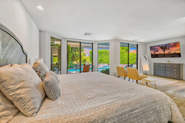 12 Sussex Court, Rancho Mirage CA: https://media.crmls.org/mediaz/a3eb6def-52f6-4ea6-a3d8-22eda323ccb6.jpg