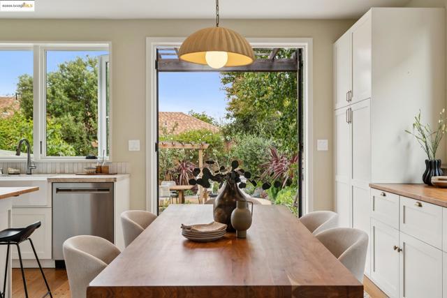 1511 Rose St, Berkeley CA: https://media.crmls.org/mediaz/a3eb6feb-a588-46a6-81be-b6bd407fe144.jpg