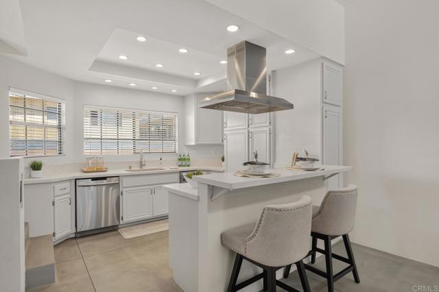 Detail Gallery Image 15 of 55 For 2021 Carnegie Ln #APT 7,  Redondo Beach,  CA 90278 - 3 Beds | 2/1 Baths