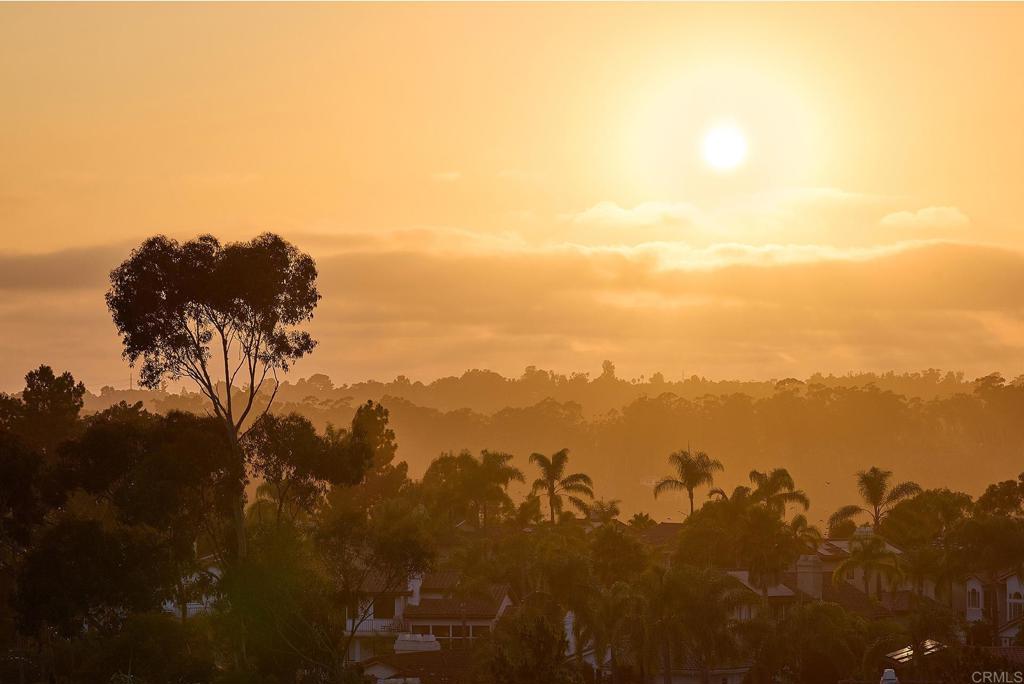 https://media.crmls.org/mediaz/a3ec39e7-d996-4a8f-a5a7-2d5e0e66313b.jpg?preset=X-Large