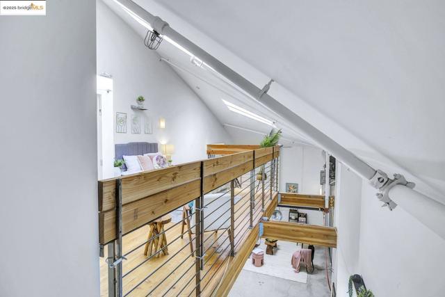 1695 15Th St, Oakland CA: https://media.crmls.org/mediaz/a3ec4695-fd10-4273-9e91-7e4d26f6770d.jpg