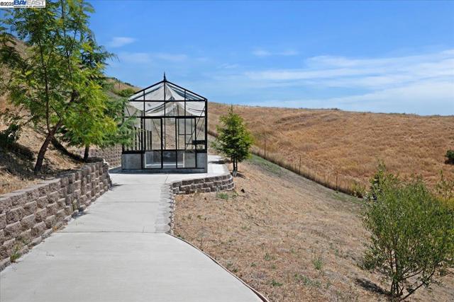 325 Bollinger Estates Ct, San Ramon CA: https://media.crmls.org/mediaz/a3ecab7d-82a6-460c-bb82-faae0980a887.jpg