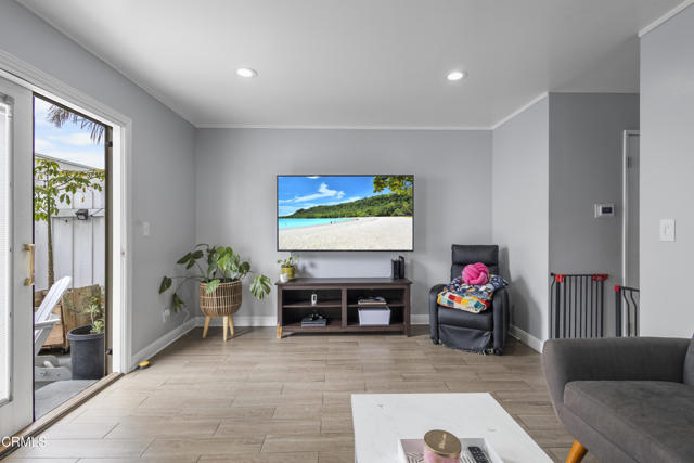 3235 Kelp Lane, Oxnard CA: https://media.crmls.org/mediaz/a3ecab88-beb9-43da-ae14-27815296e4c6.jpg