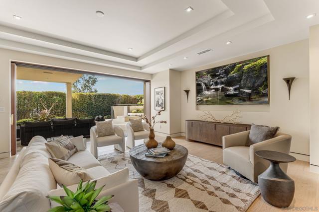 8070 La Jolla Scenic Dr N, La Jolla CA: https://media.crmls.org/mediaz/a3ed0a75-727e-4a3d-bfc9-30d81e0c932a.jpg