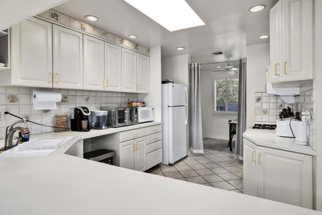 211 E Canyon Vista Drive, Palm Springs CA: https://media.crmls.org/mediaz/a3ed0d23-6ec2-4d06-a027-087cb2ae4934.jpg