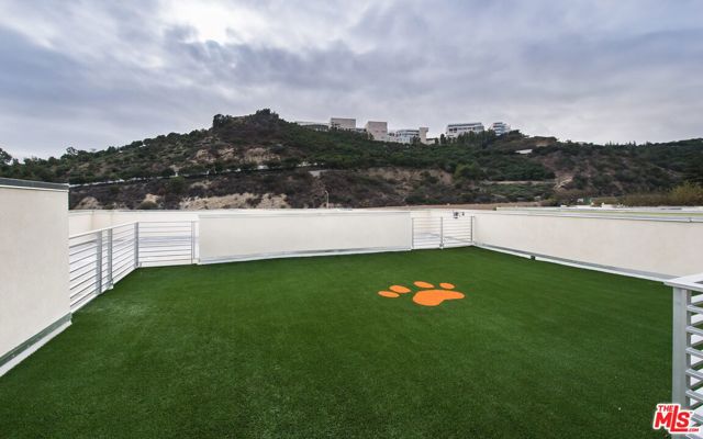 11715 W BELLAGIO Road, Los Angeles CA: https://media.crmls.org/mediaz/a3ed1d26-02a1-439f-a213-728f10072853.jpg
