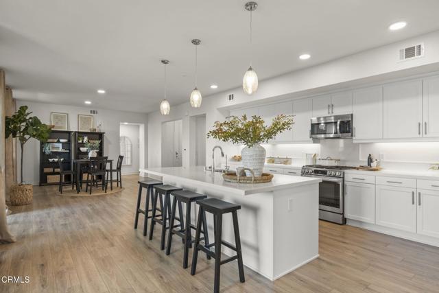 2870 Wagon Wheel Road, Oxnard CA: https://media.crmls.org/mediaz/a3ed29ae-a722-4792-a1c7-889519494fb6.jpg