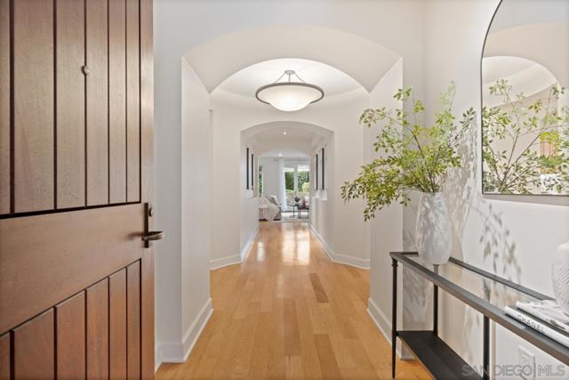 1040 Genter St, La Jolla CA: https://media.crmls.org/mediaz/a3ed2f0b-6159-4941-91ae-07ca7c98ebbe.jpg