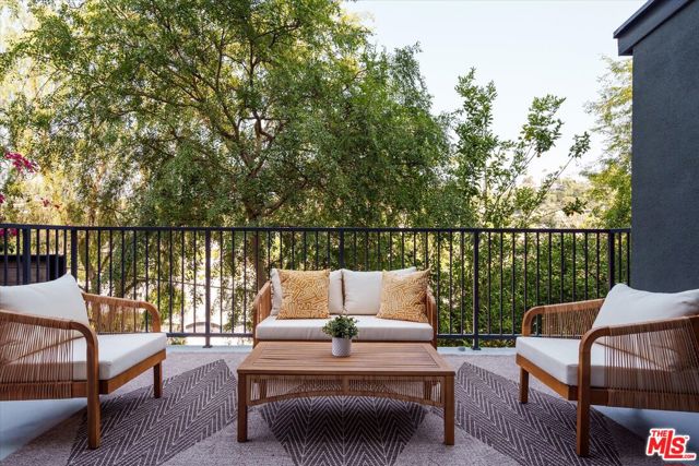 2162 Lyric Avenue, Los Angeles CA: https://media.crmls.org/mediaz/a3ed7629-0311-49cc-9ca0-6cd6c933f181.jpg
