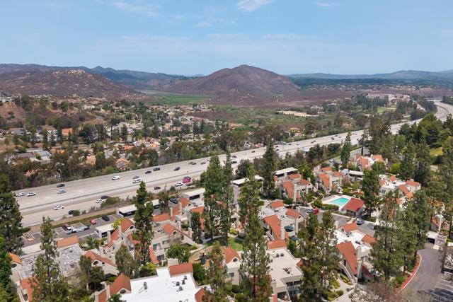 17925 Caminito Pinero, San Diego CA: https://media.crmls.org/mediaz/a3ed8ad0-6d5f-45d2-a173-aa564ba03420.jpg