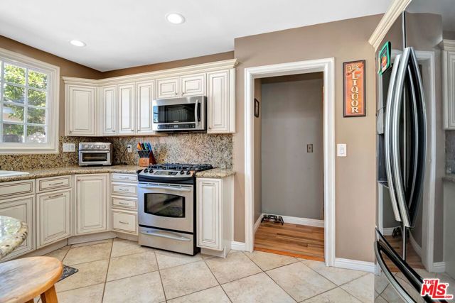 6315 Tampa Avenue photo 4