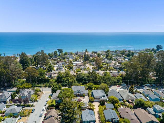 422 Mccormick Avenue, Capitola CA: https://media.crmls.org/mediaz/a3ede5ca-a3d5-4a17-b952-93b60ec0a2ae.jpg