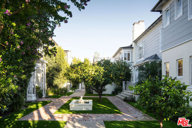 118 1/2 N Flores Street, Los Angeles CA: https://media.crmls.org/mediaz/a3ee636a-2334-4513-ad94-ca8e9158cd17.jpg
