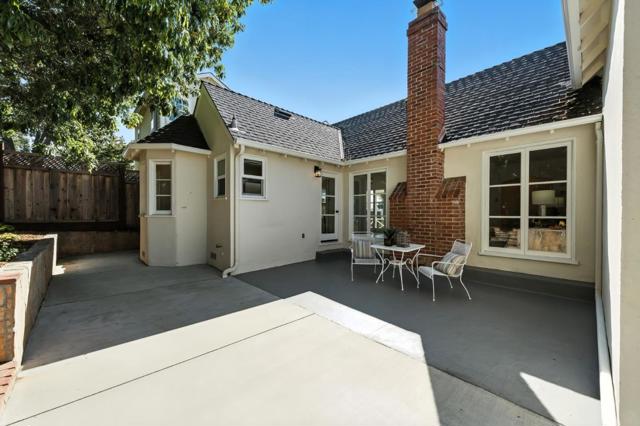 1968 Arroyo Avenue, San Carlos CA: https://media.crmls.org/mediaz/a3eeee38-e90e-49f1-b364-3bc9fd1fa837.jpg