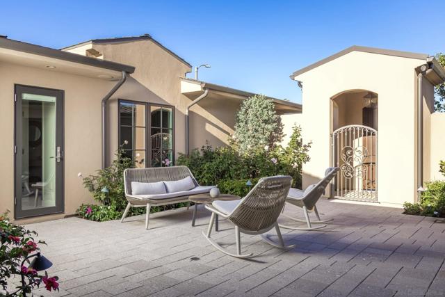 1879 Tahiti Drive, Costa Mesa CA: https://media.crmls.org/mediaz/a3ef8713-d7cf-4300-a227-87ba981b0b6f.jpg