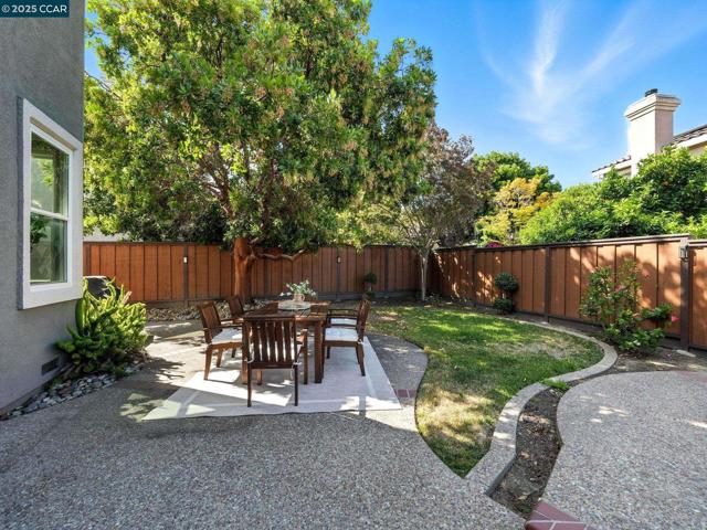 36309 Tunbridge Drive, Newark CA: https://media.crmls.org/mediaz/a3efd9d5-1213-4c12-b764-44d312e0b32e.jpg