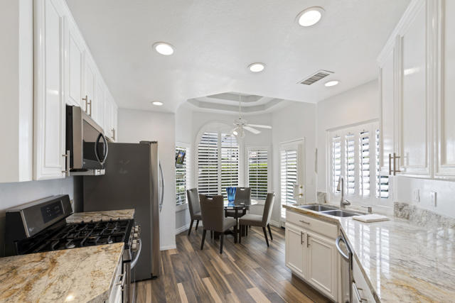 105 Brandigo Circle, Palm Desert CA: https://media.crmls.org/mediaz/a3effee0-6f74-4896-8cb9-1a10de82eb0c.jpg