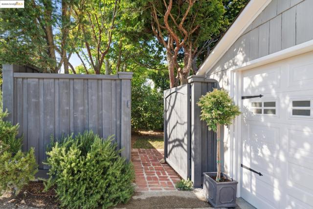 1025 Creston Rd, Berkeley CA: https://media.crmls.org/mediaz/a3f0671e-d44b-4a97-826d-40f6d25cc48e.jpg