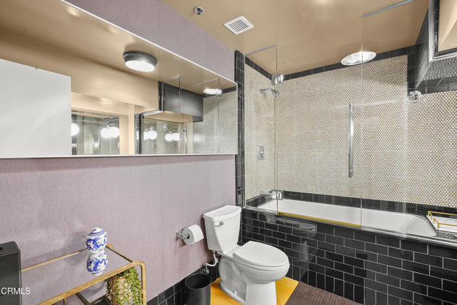 849 S Broadway, Los Angeles CA: https://media.crmls.org/mediaz/a3f08bef-79f2-470e-87d8-c0c8b910bebc.jpg