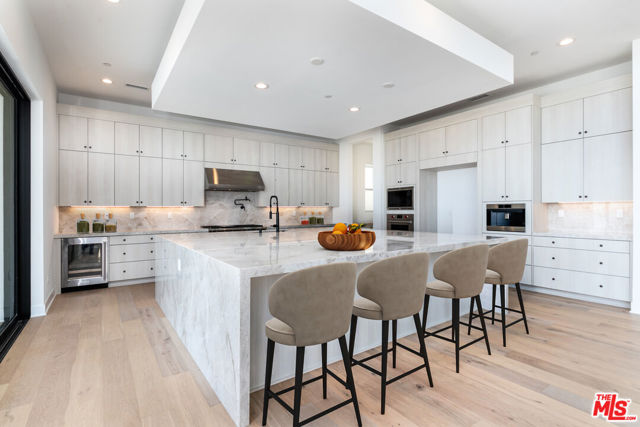 11770 N Hillsborough Lane, Porter Ranch CA: https://media.crmls.org/mediaz/a3f0d005-9daa-407f-86f2-129d3febad72.jpg