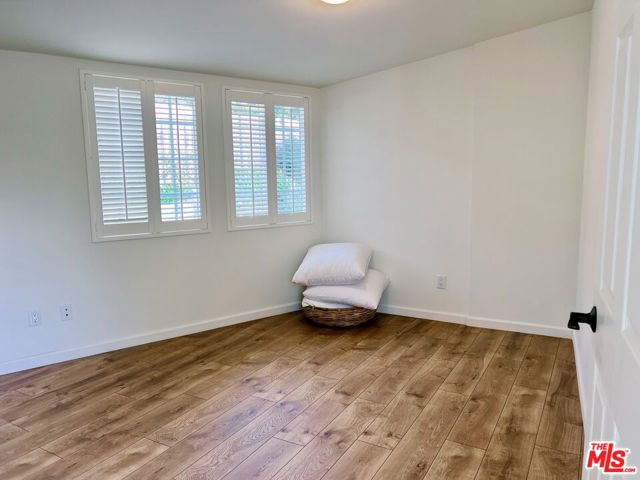 27500 Pacific Coast Highway, Malibu CA: https://media.crmls.org/mediaz/a3f18ddc-9af3-4900-b76e-5c4dd46f0b43.jpg