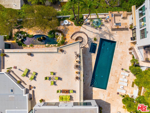 1821 Loma Vista Drive, Beverly Hills CA: https://media.crmls.org/mediaz/a3f1e735-59f4-4dd4-953a-cfa41bddb3ad.jpg