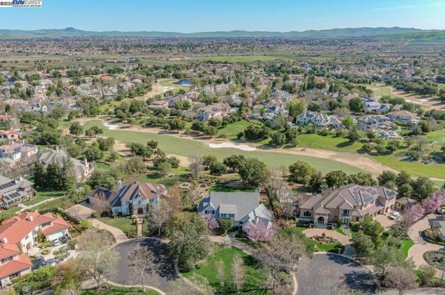3029 Alburni Ct, Pleasanton CA: https://media.crmls.org/mediaz/a3f1e901-db26-44f9-a048-9cc37d8c67bb.jpg