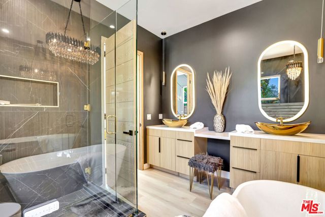 5730 Lasaine Avenue, Encino CA: https://media.crmls.org/mediaz/a3f2fb5d-9dbf-4372-86ef-dcc083f5a8c6.jpg