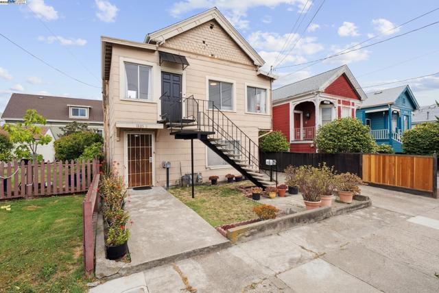 1805 Eagle Ave, Alameda CA: https://media.crmls.org/mediaz/a3f34835-3914-492f-a6aa-e747b07597e0.jpg