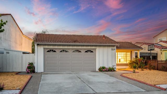 33041 Calistoga Street, Union City CA: https://media.crmls.org/mediaz/a3f3483a-9970-4185-9783-cd2dc2c993bc.jpg