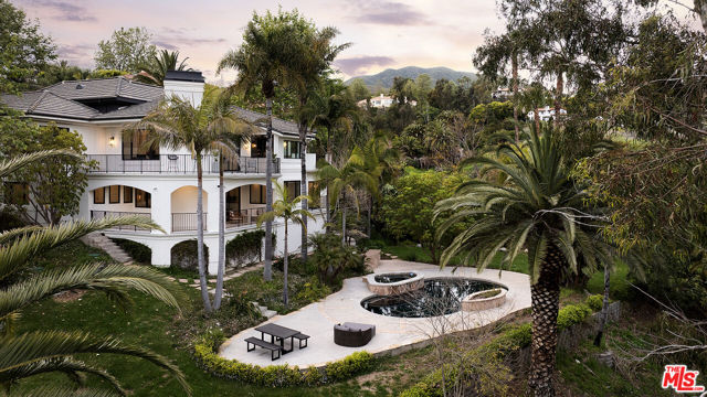28902 Verde Mesa Lane, Malibu CA: https://media.crmls.org/mediaz/a3f35592-9aaf-415c-817e-eb3b0ad31cad.jpg