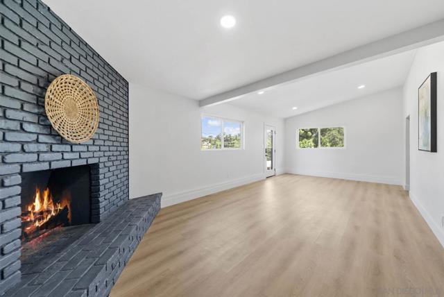198 Croydon Ln, El Cajon CA: https://media.crmls.org/mediaz/a3f36eb7-2e32-4a66-83a6-d8ff81edc1e1.jpg