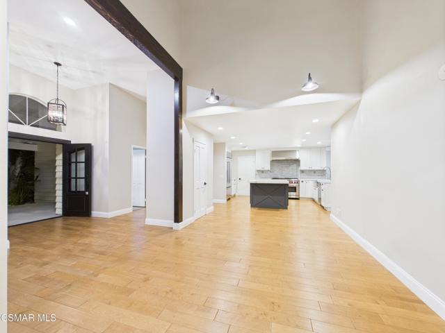 29650 Kimberly Drive, Agoura Hills CA: https://media.crmls.org/mediaz/a3f36f51-157b-46df-af90-b748e6f786f4.jpg