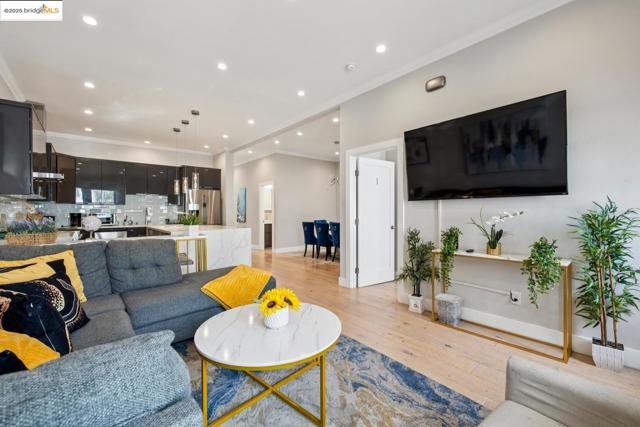 1537 Revere AVE, San Francisco CA: https://media.crmls.org/mediaz/a3f38f24-6831-46ce-9b45-51984a6e5630.jpg
