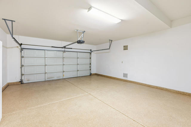 35193 Rosemont Drive, Palm Desert CA: https://media.crmls.org/mediaz/a3f3e8a0-28a8-40e2-b5c6-7bb41a05f0c1.jpg