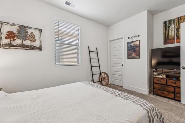 8906 Upbeat Way, Elk Grove CA: https://media.crmls.org/mediaz/a3f4b720-8e37-4021-ac50-a02941476ba0.jpg