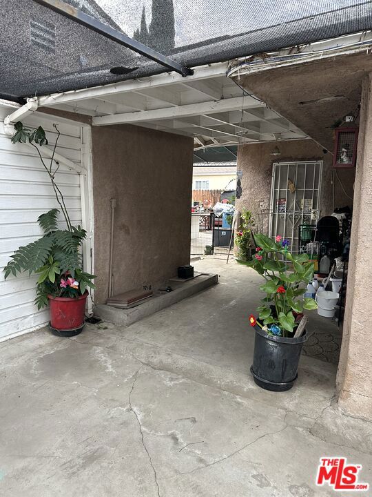 11577 Amboy Avenue, San Fernando CA: https://media.crmls.org/mediaz/a3f4d136-bebb-4e6e-af2b-661b46b80dbd.jpg