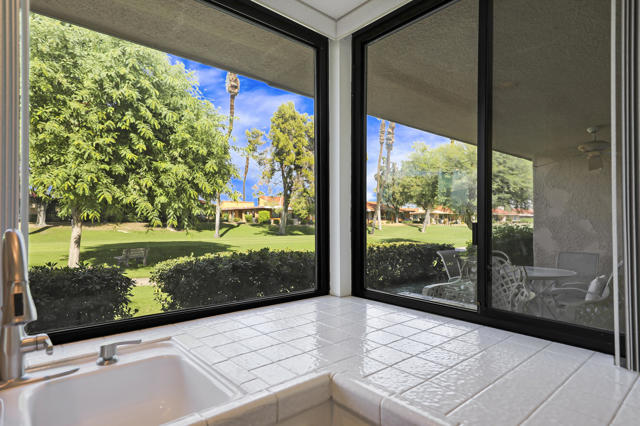 17 La Cerra Circle, Rancho Mirage CA: https://media.crmls.org/mediaz/a3f512e4-c868-4cc1-b89f-fe692604440b.jpg