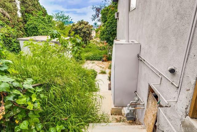 1279 N Hicks Drive, East Los Angeles CA: https://media.crmls.org/mediaz/a3f518fd-0e7a-4d7b-bcb7-4d955944e469.jpg