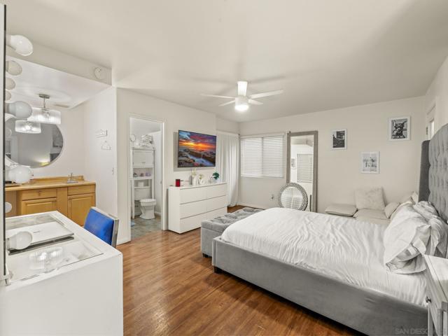 406 408 & 408B E Ave, Coronado CA: https://media.crmls.org/mediaz/a3f52d01-a7c8-4f56-93f0-1ceb8ba9f812.jpg